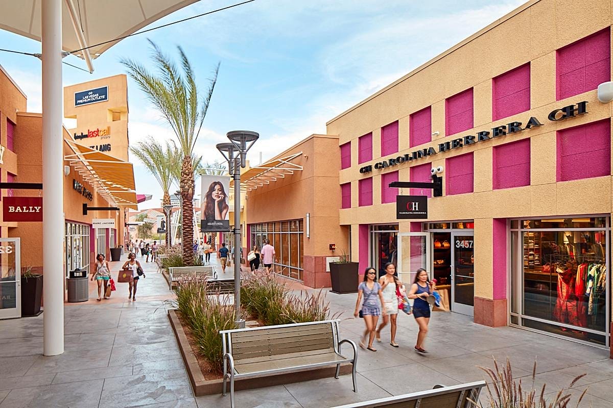Outlet vs. Mall: What the difference?